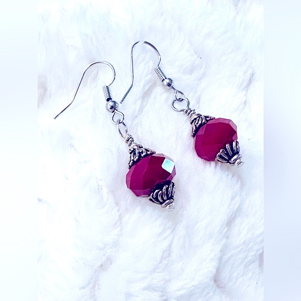 STUNNING Sparkly Burgundy Red JADE GEMSTONE +SILVER Caps Fishhook Dangle Earring